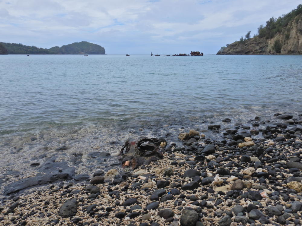 機雷の破片 急降下爆撃機カーチス・ライト社 SB2C Helldiver（ヘルダイバー