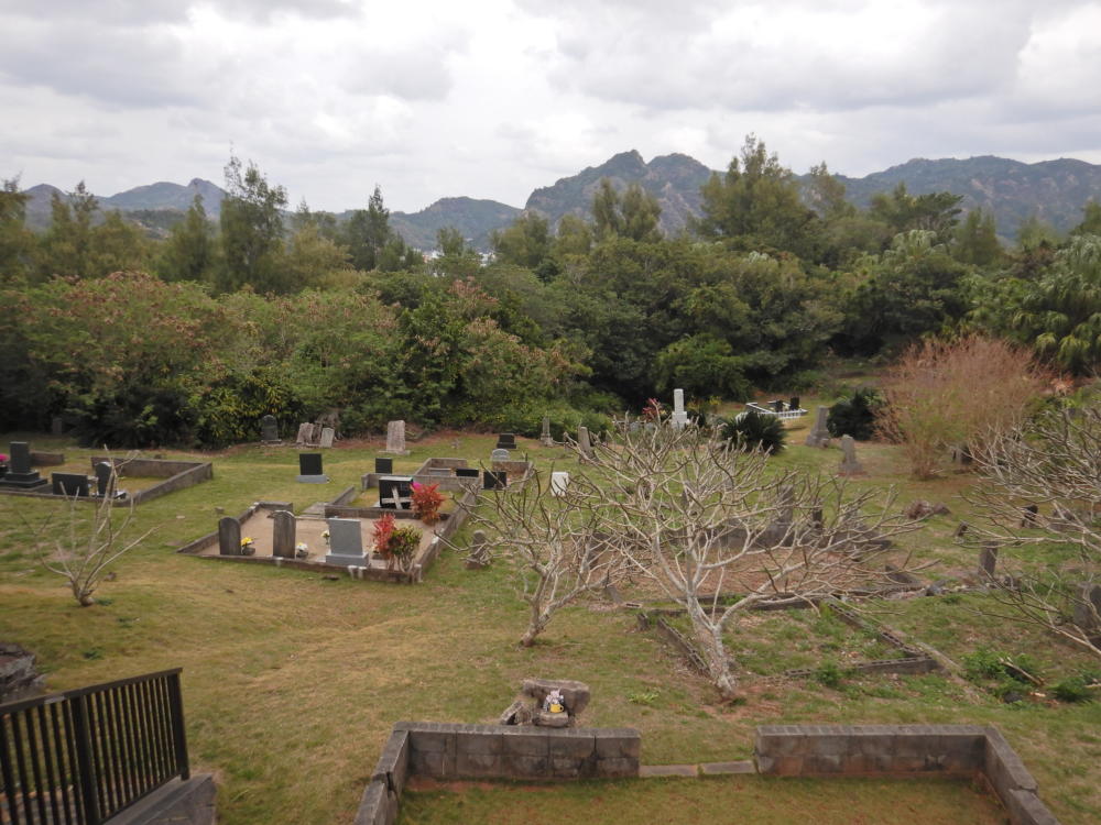 父島の墓地（旧大根山、扇浦、大根山、咸臨丸、海軍） | 小笠原